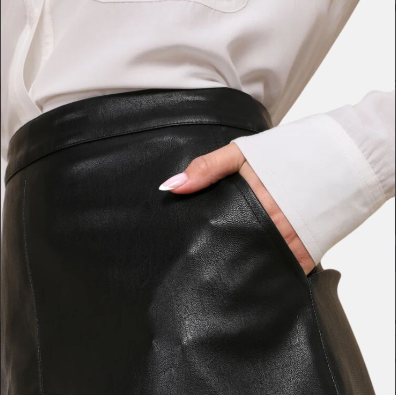 women's mini black leather skirt with pockets